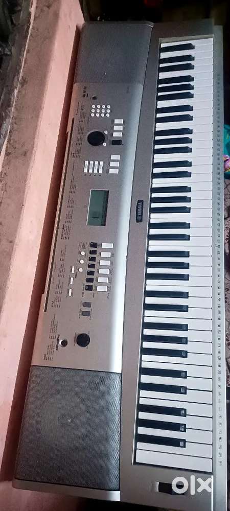 Yamaha YPG-235 76-key Portable Grand Piano