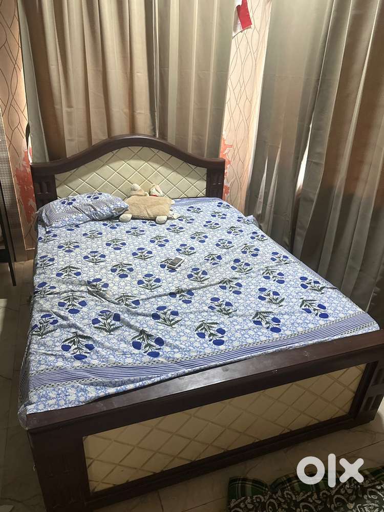 Queen size bed for sale