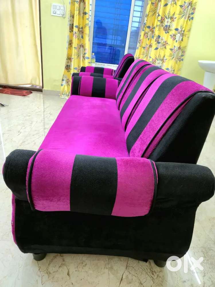 Sofa set in pink & black velvet finish