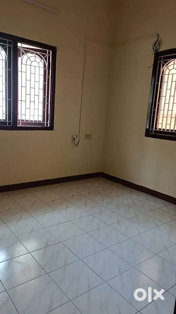 2 BHK house lease  for family  velachry