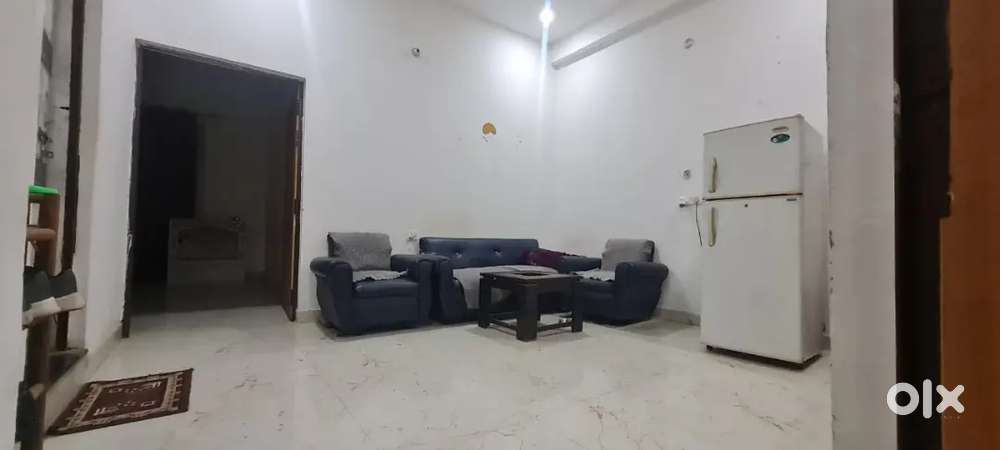 Property tha Woods apartment ke Bagal me hai