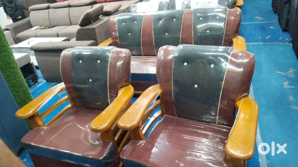 Brand new wooden 5 seater sofa set in STARF FURNITURE