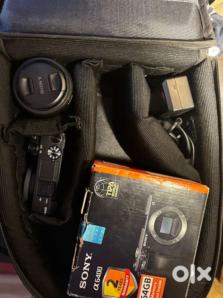 Sony Alpha A6400 with 18-135 MM lens urgent sale