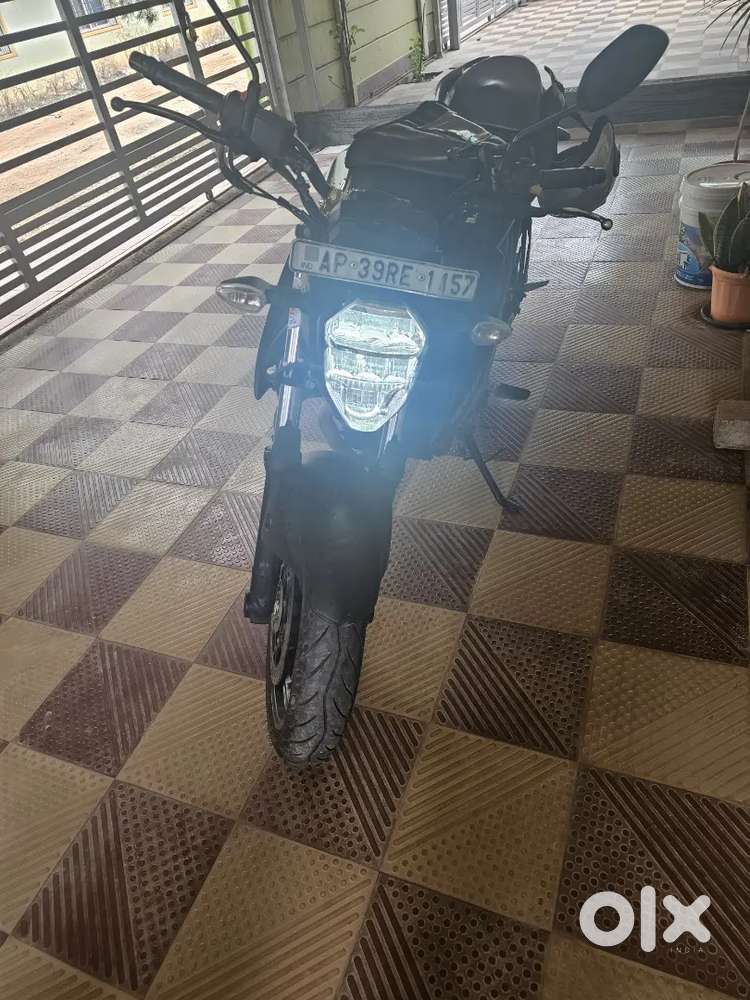 Gixxer 250 naked, Very well maintained showroom track Bike