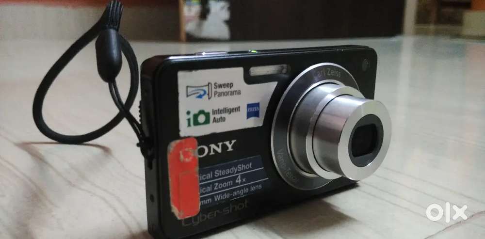 Sony cybershot..Carl zesis lens for sale