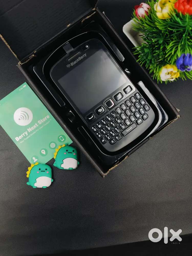 BLACKBERRY CURVE 9720 - BRAND NEW UNUSED DEVICE WITH GENUINE BILL.