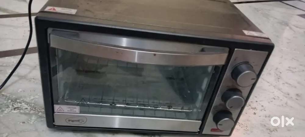 Oven with it utensils