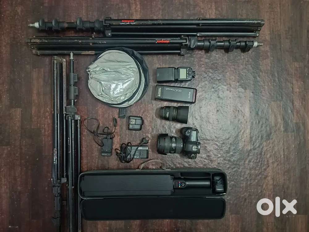 5D Mark iv camera+24-105+85mm+godox ad200+LC 500+Godox 650 flash+Stand
