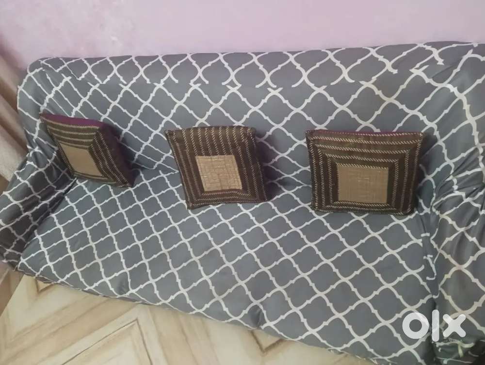 5-Seater Wooden Sofa Set With Cushions - Good Condition,  Budget Price