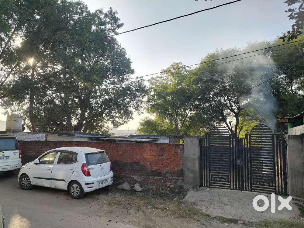 Commercial/Residencial property -3 rooms with 250 Gaj free space