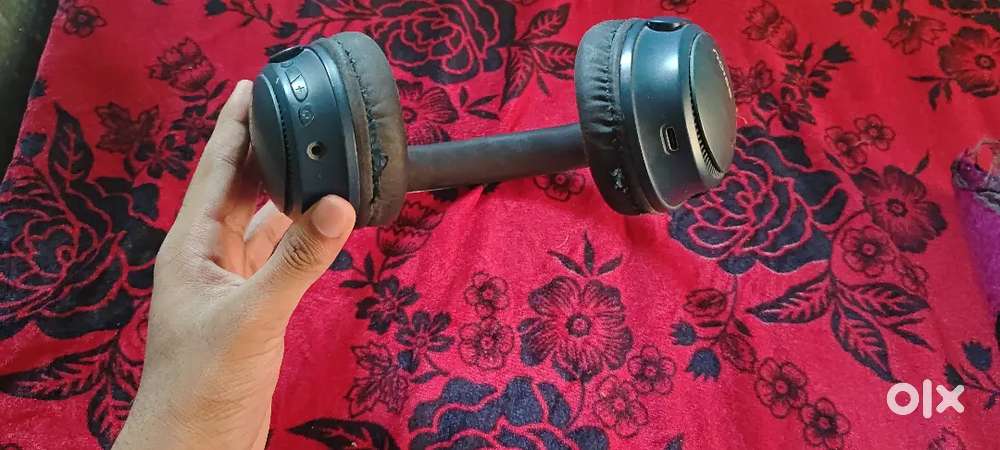 Noise three headphones