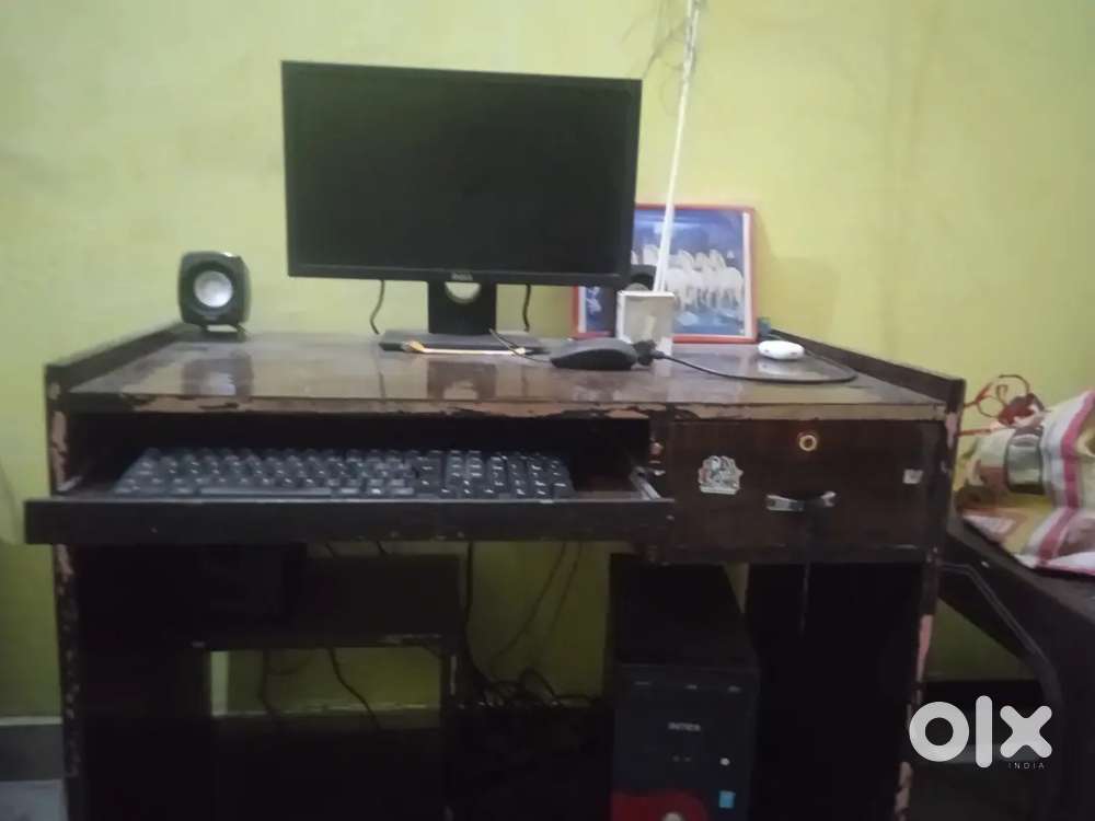Computer dell company 2014 model window 7 all good condition