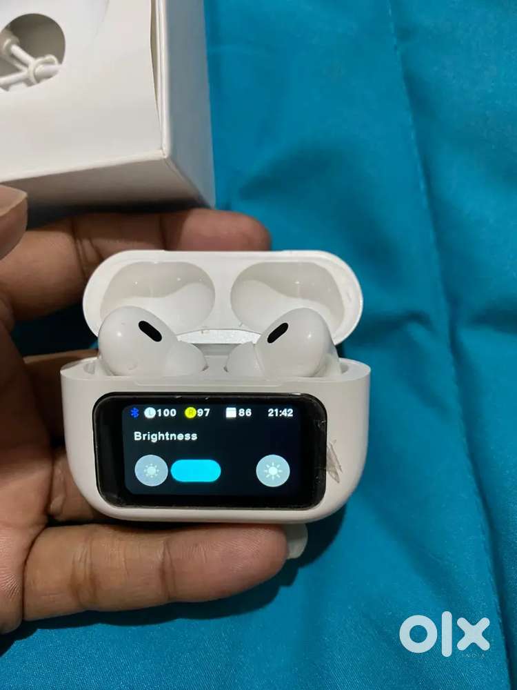 02 Branded Bluetooth peakers with call alert function. HP printer also