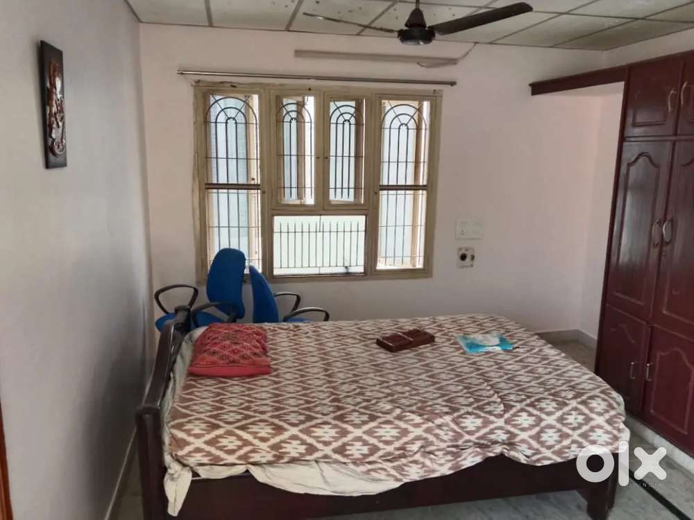Room with attached BR for rent on terror in secured area