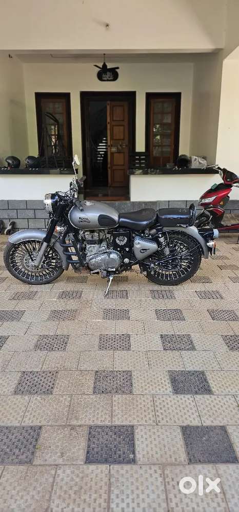 Royal Enfield classic 350 with extra alloweels and focus lamp.