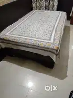Single bed with box