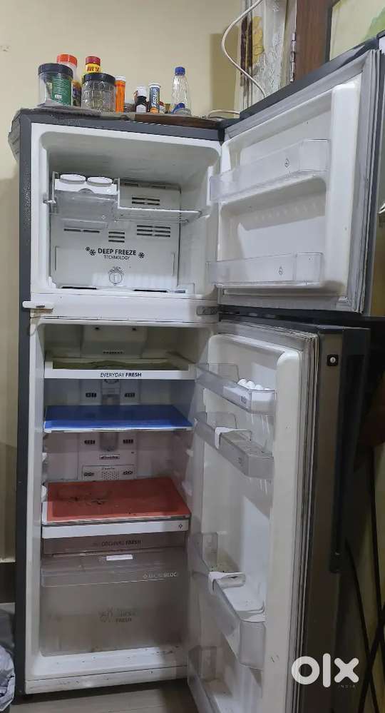Double Door Whirlpool Refrigerator 265 Lit