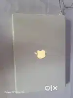 Apple macbook old generation 2gb