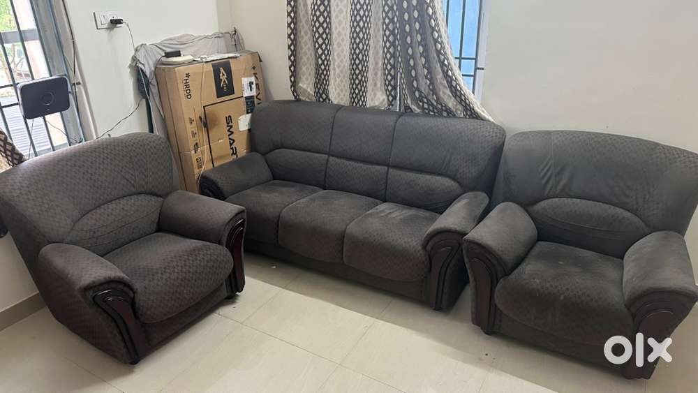 5 Seater Damro brand sofa