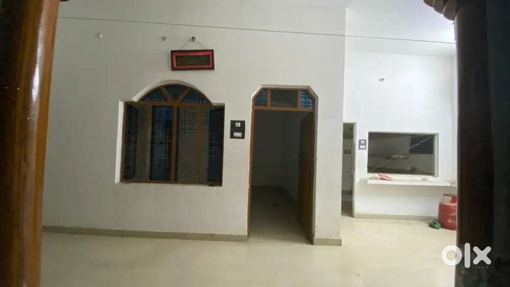 Eaat facing 2Bhk flook for rent prime location