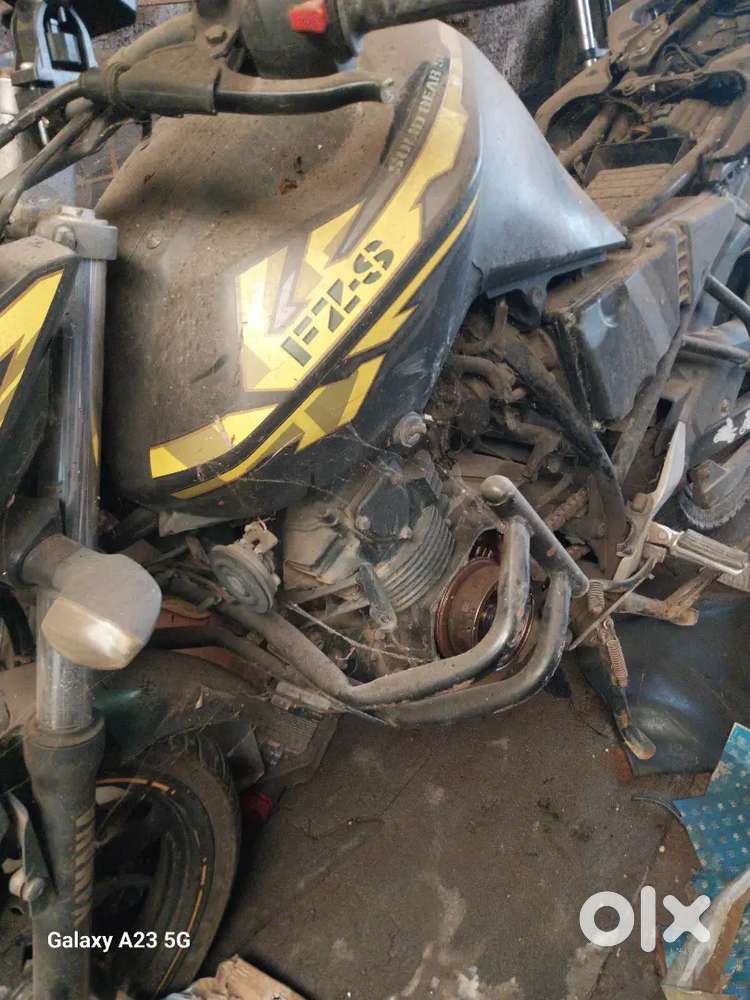Spare part of bikes Yamaha FZ BS 6 and Bajaj V 15 are available.