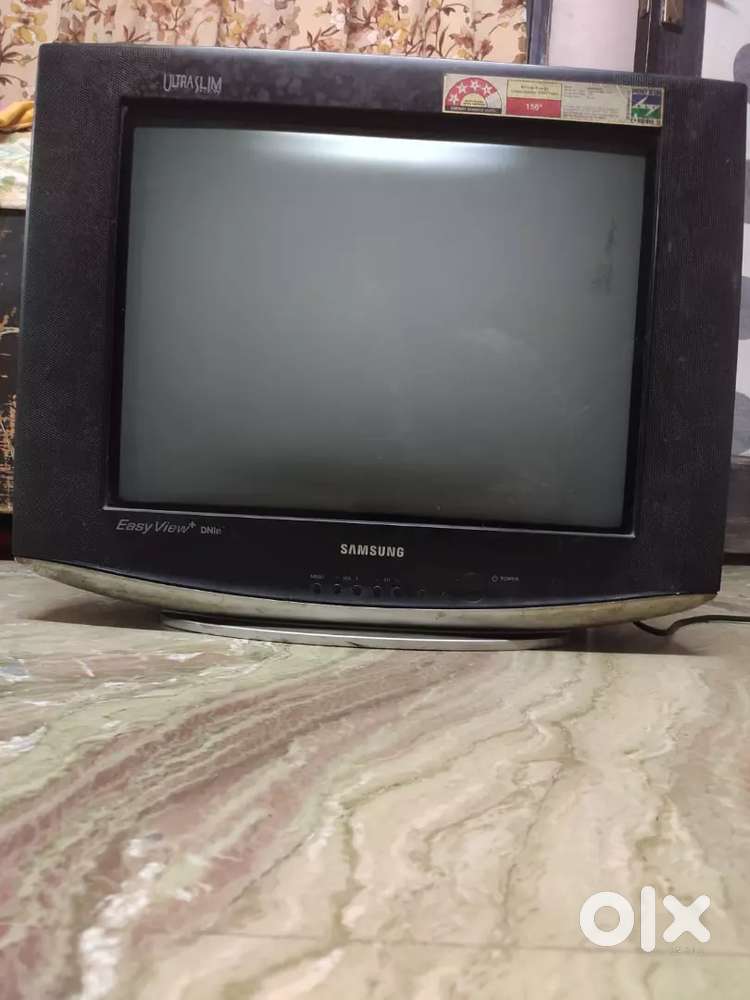 SAMSUNG TV & SOFA CHAIR