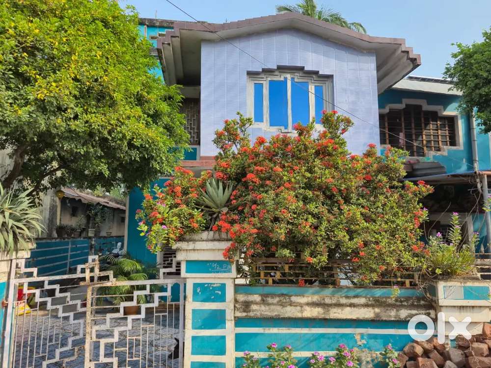 Girls mess@900 on fm college road just Vanik institute