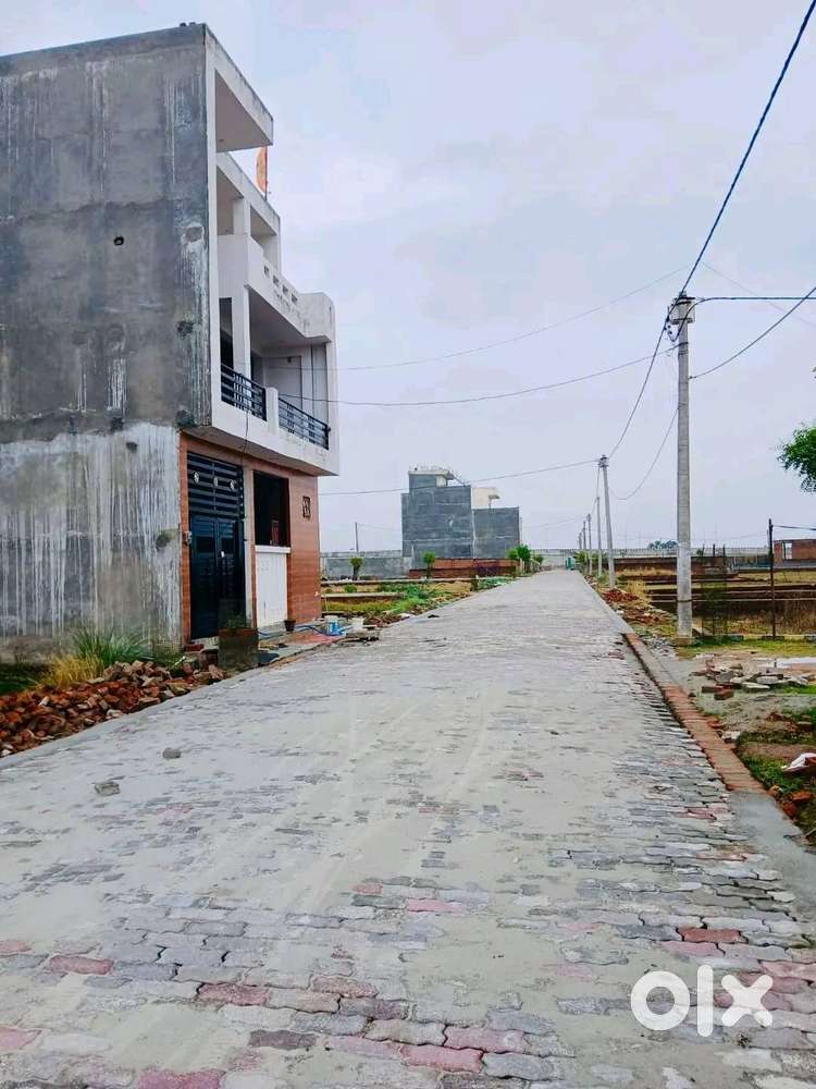 बना बनाया मकान खरीदे 25 फीट रोड पर सीतापुर रोड पर