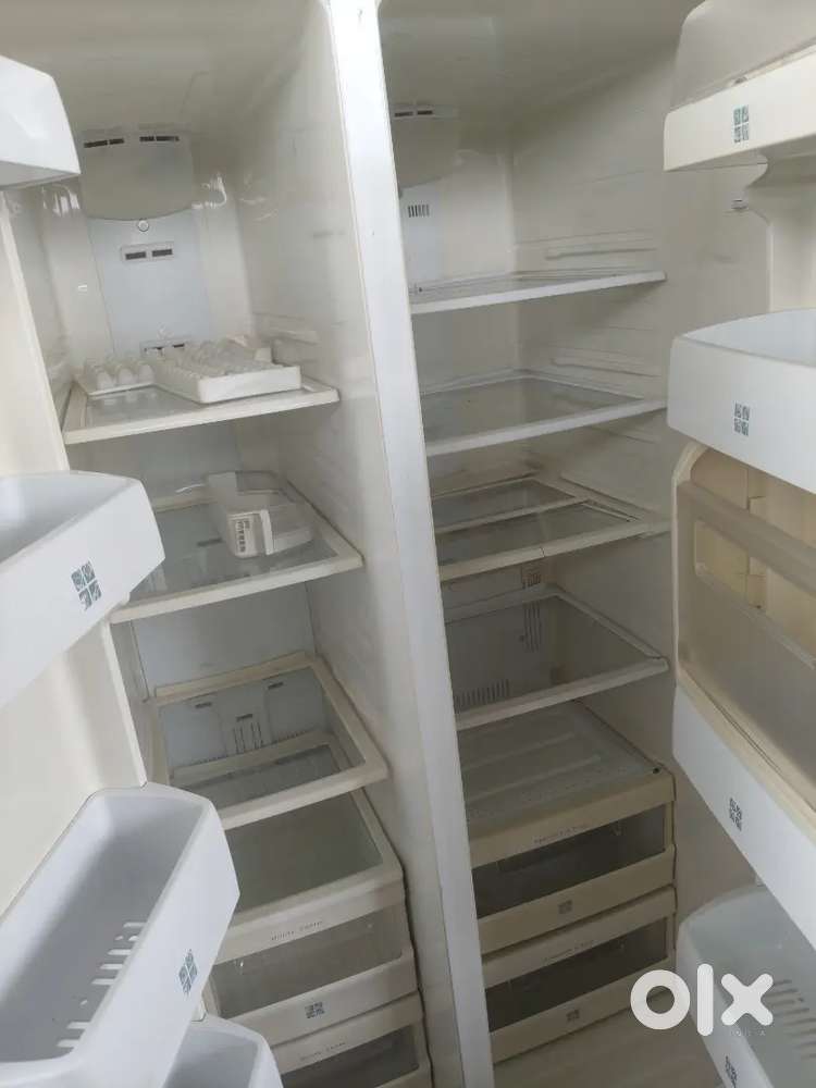 Samsung 667 lit.side by side refrigerators