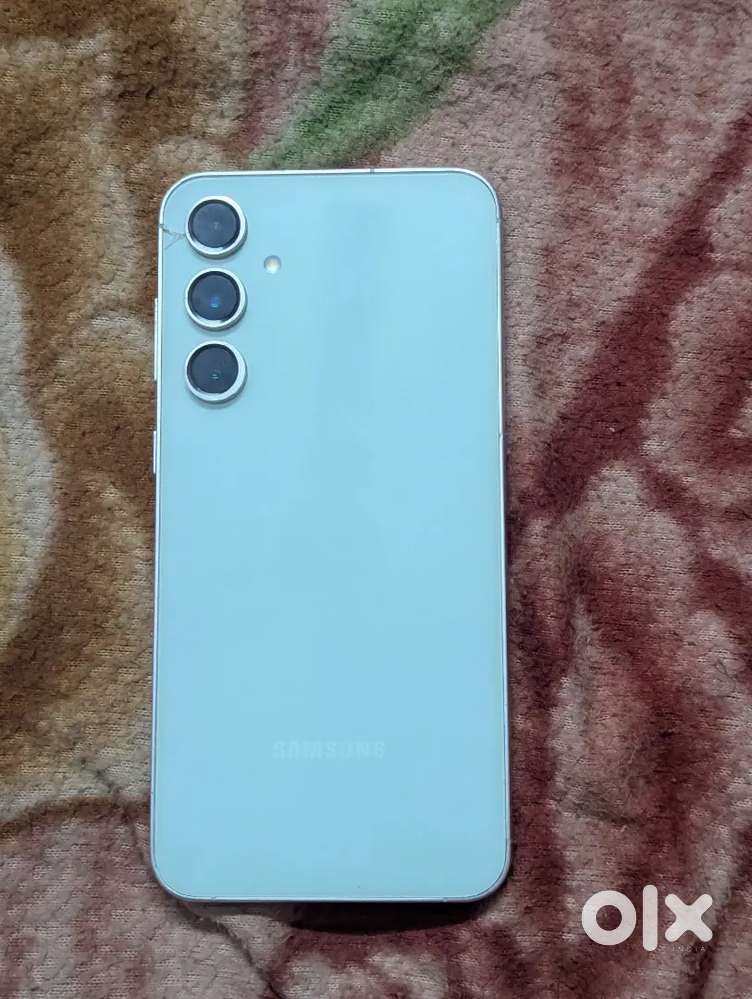 M30s and s23fe good condition only mobile and charger..