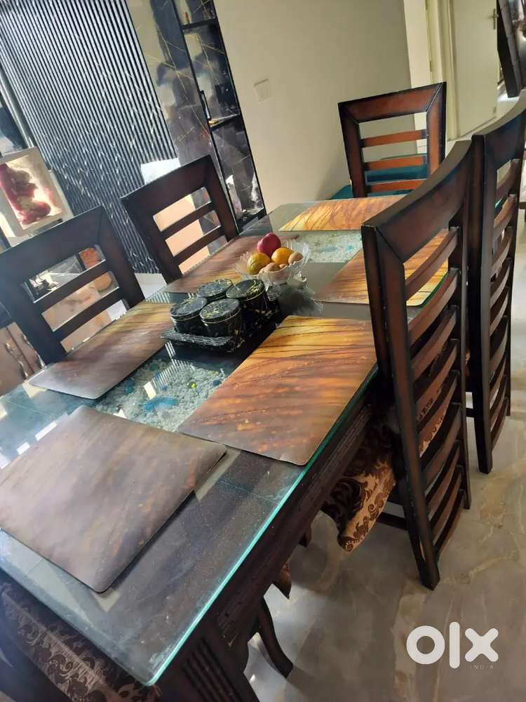 Dinning table 6 seater