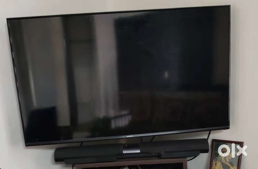 Samaung 43” UHD Smart TV