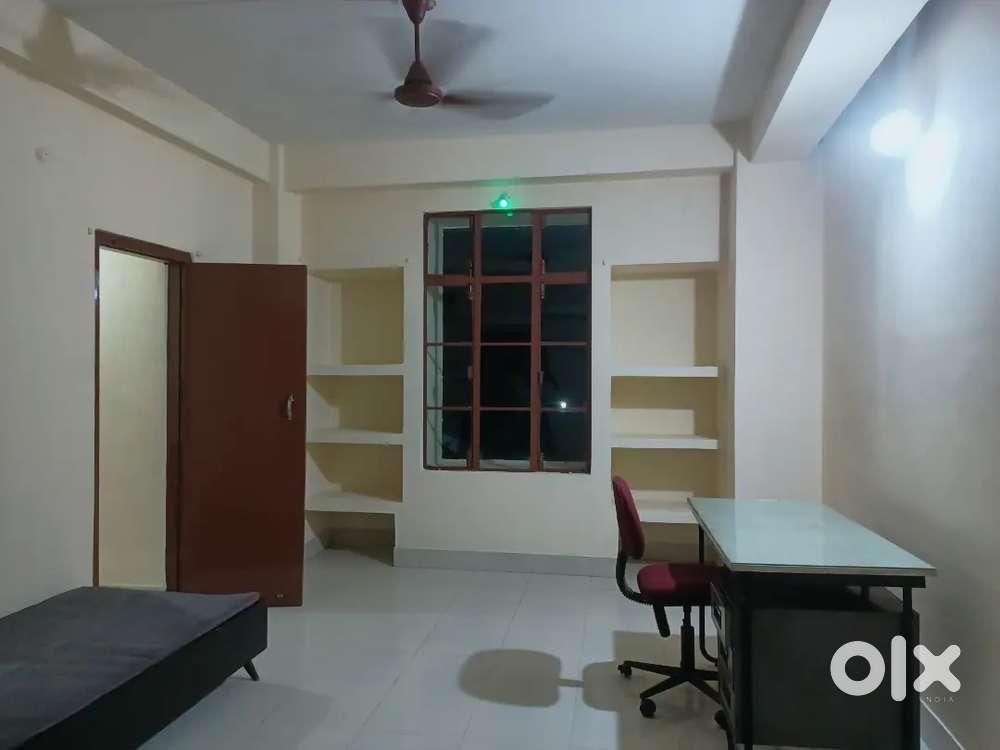 SPACIOUS SINGLE ROOM WITH ATTACHED KITCHEN AND BATHROOM BELTOLA