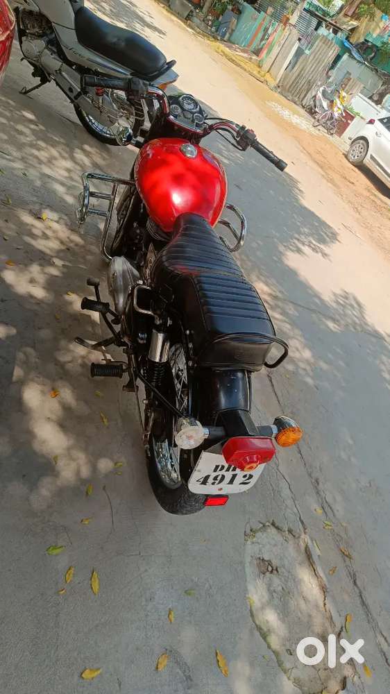 Royal Enfield 350 , 1974 standard bullet