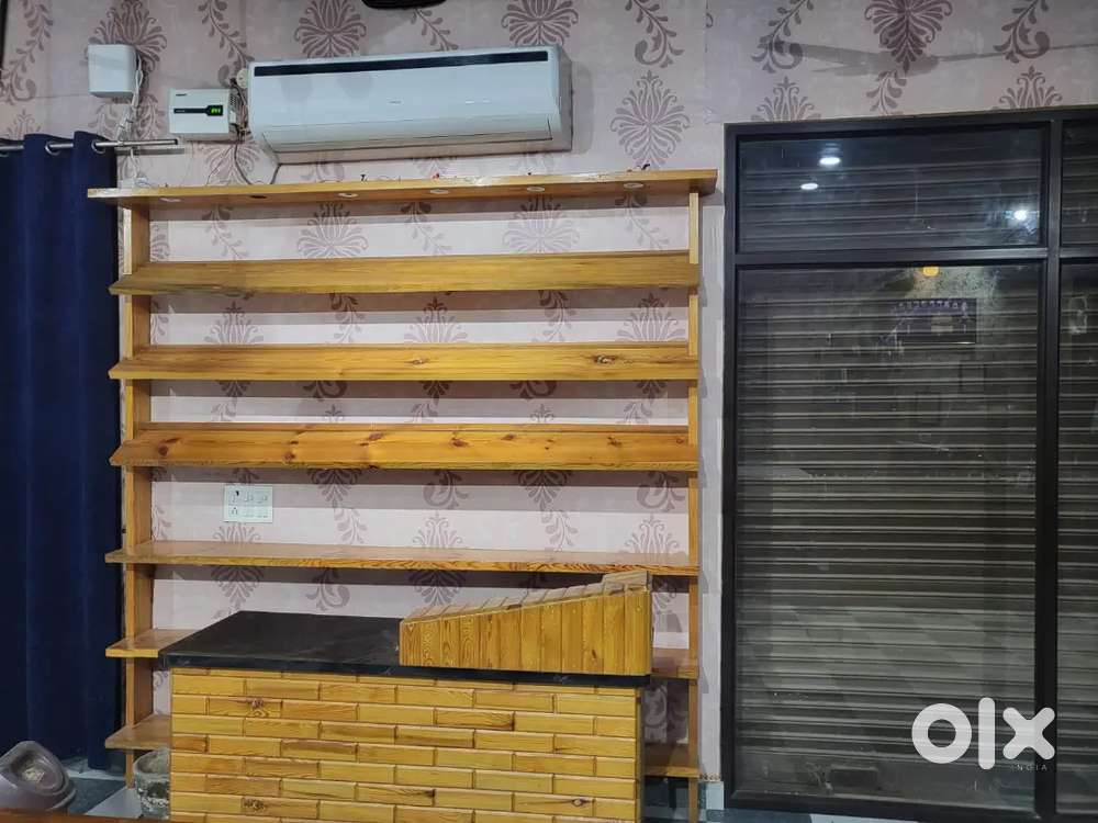 Shop shoe display + counter