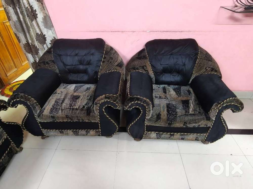 Premium 5-Seater Sofa Set in Excellent Condition