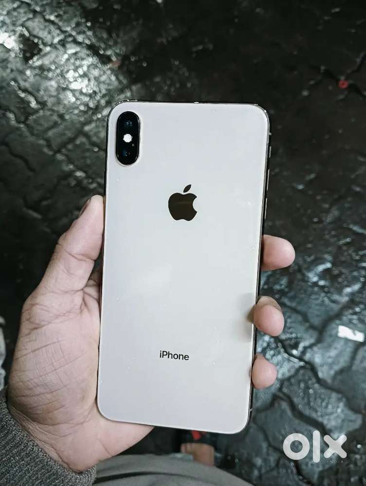 iPhone xs max rose gold colour neet and clean condition
