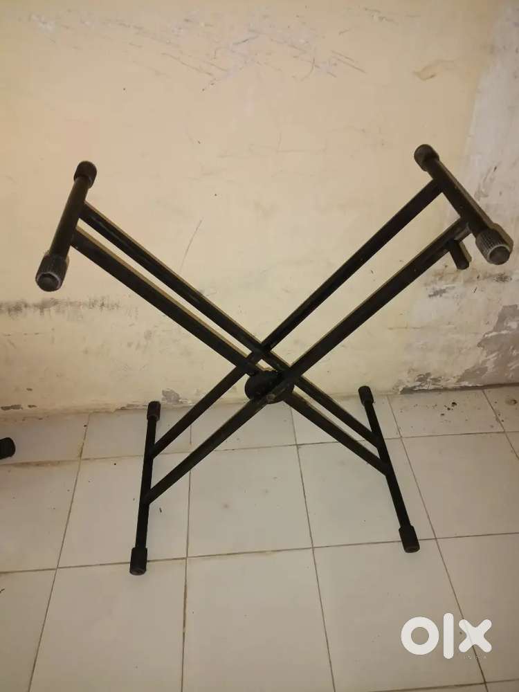 KEYBOARD STAND -WITH HANDEL BAR KNOB LOCK