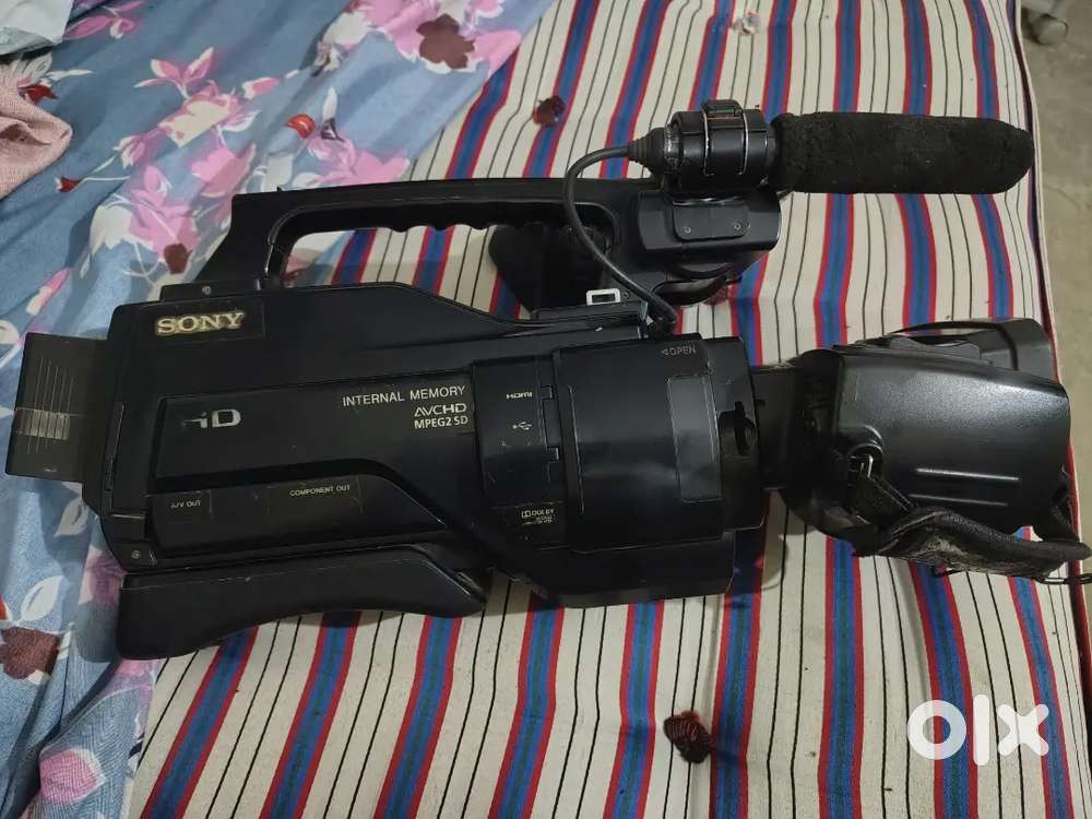 SONY 1500P 2 PIECE AND 1 NIKON D3400