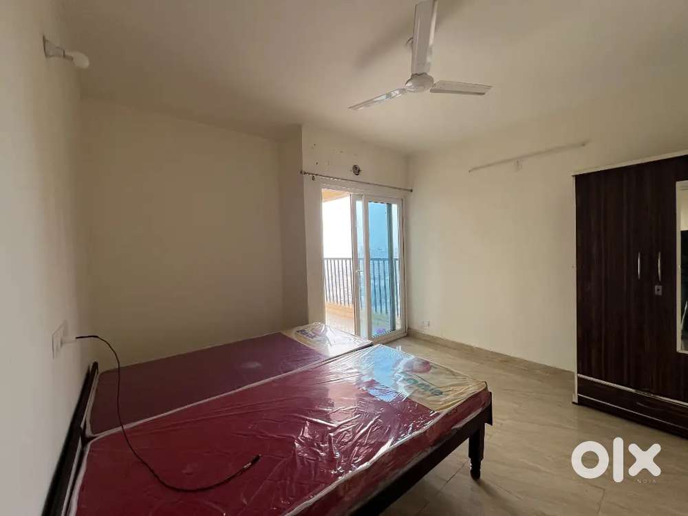 Looking for 2 female flatmates only in yamuna gaur city