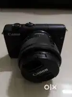 Canon EOS M200 Mirrorless + 15-45mm Kit Lens + Camera Bag (Like New)