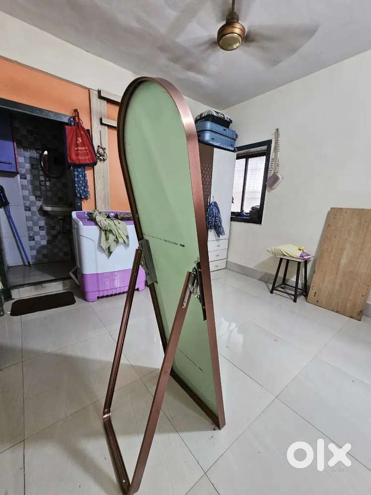 STAND MIRROR