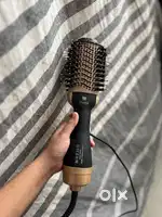 Blow dryer brush