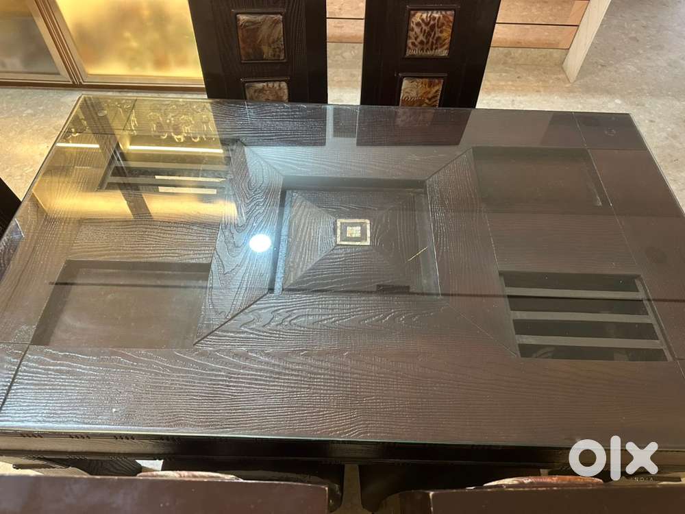 6 seater dining table (3 feet x 5 feet) with 6 chairs