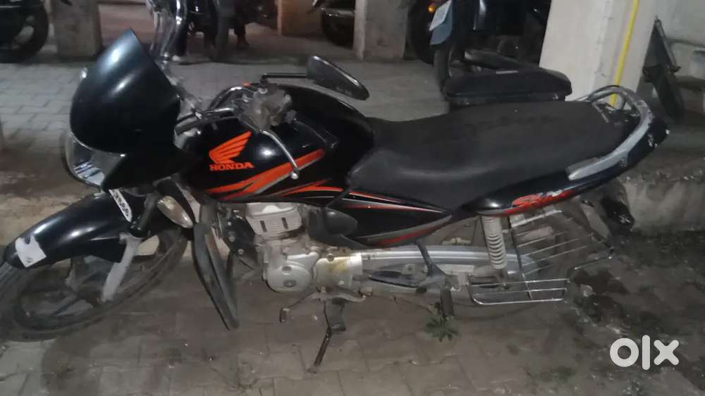 Showroom bike 1 st owner and extended puc