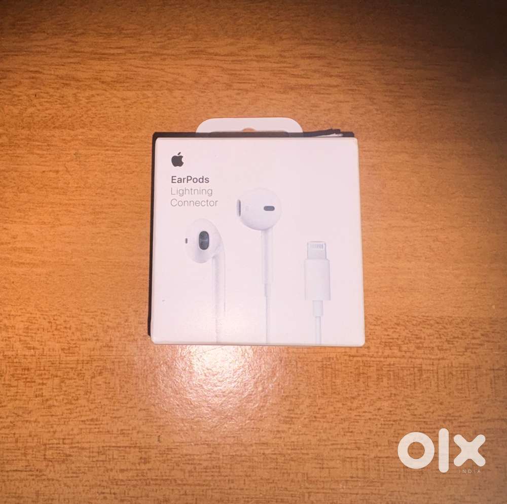 Apple earpods lightning connector