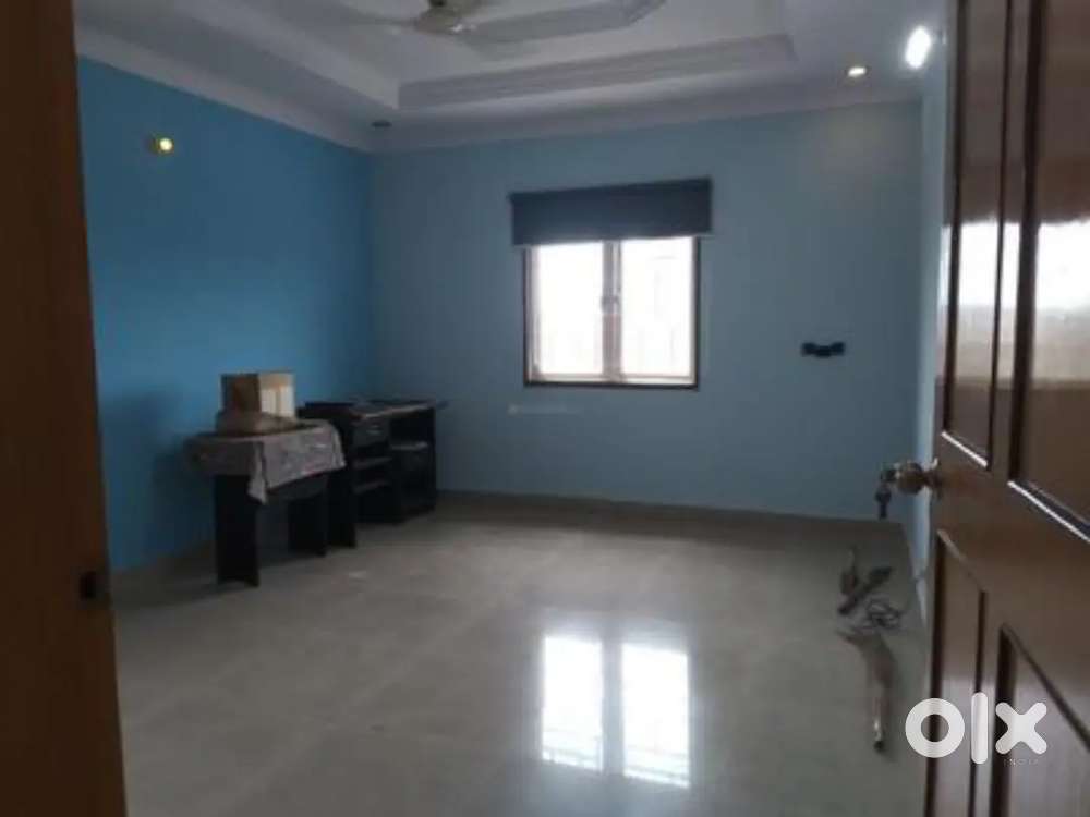 Available for girls(sharing)Posh room near sitabuldi metro station