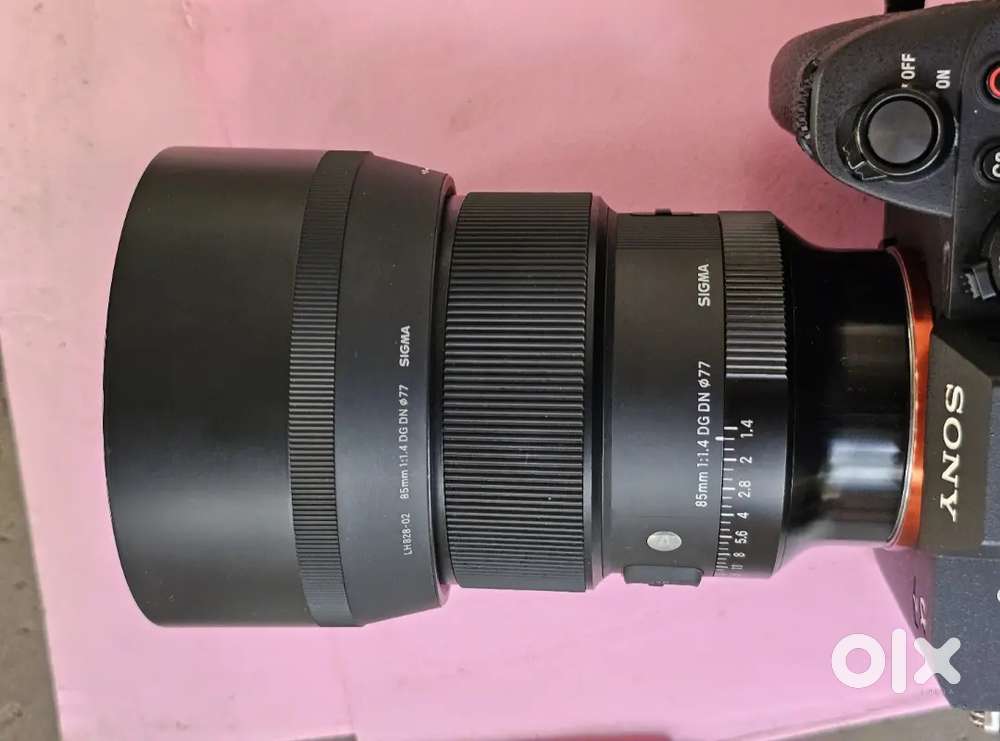 Sigma 85 mm 1.4 DG DN Sony with 10 month warranty remaining