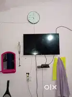 Mi tv 4a , it is properly working and it is 32 inch , and