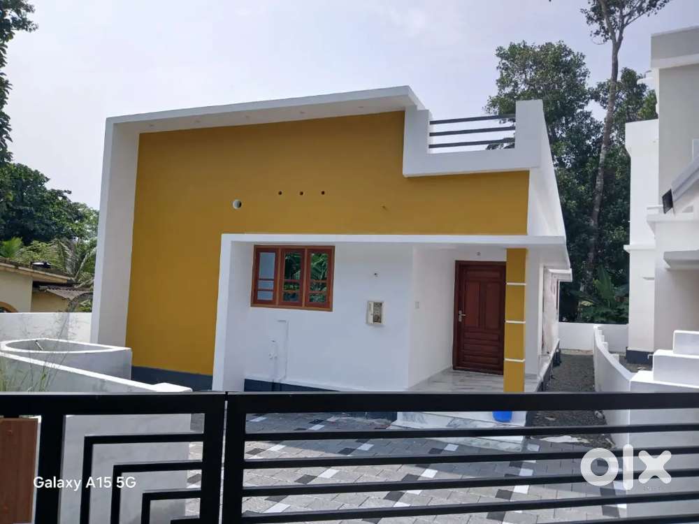 House ready  to move near Sadanam School, Paruthumpara